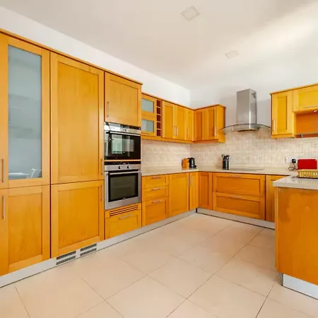 شقة Seaview Jacuzzi 3br Penthouse