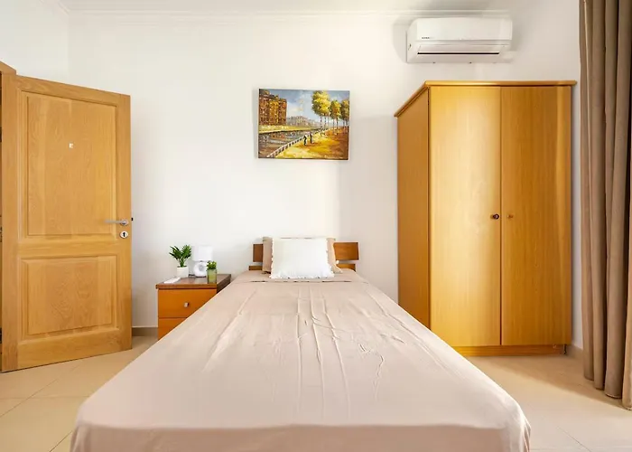 Seaview Jacuzzi 3br Penthouse Is-Swieqi